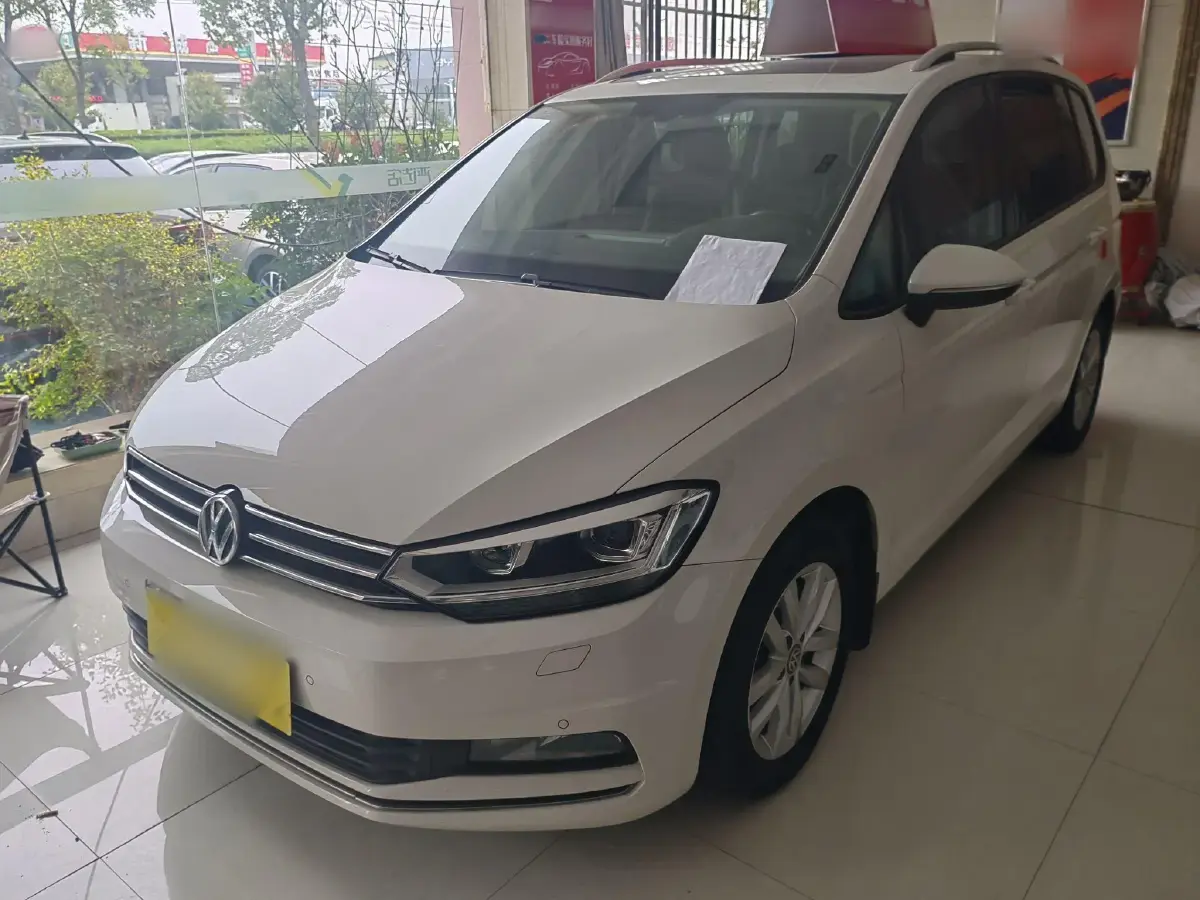 2016 Volkswagen Touran 1.4T 150HP L4 7DCT