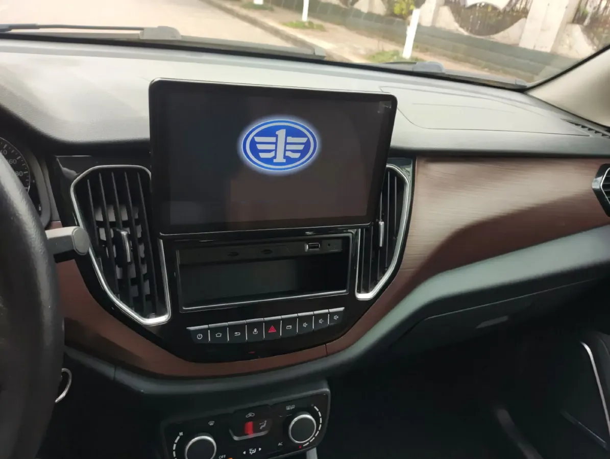 2016 FAW Senia R7 1.6L 116HP L4 5MT,autocango,china used car exporter,china ev exporter,chinese used car exporter,chinese used ev exporter