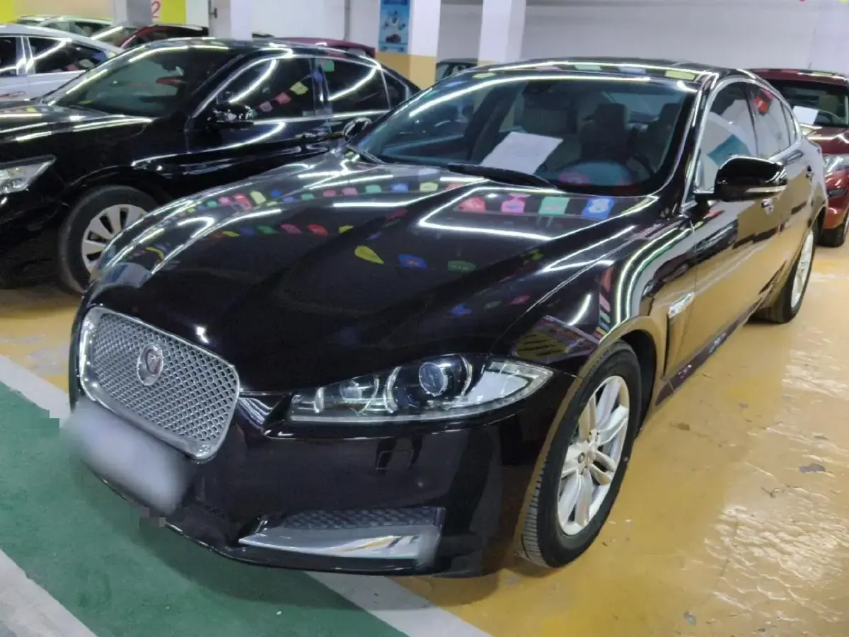 2015 Jaguar XF 2.0T 240HP L4 8AT