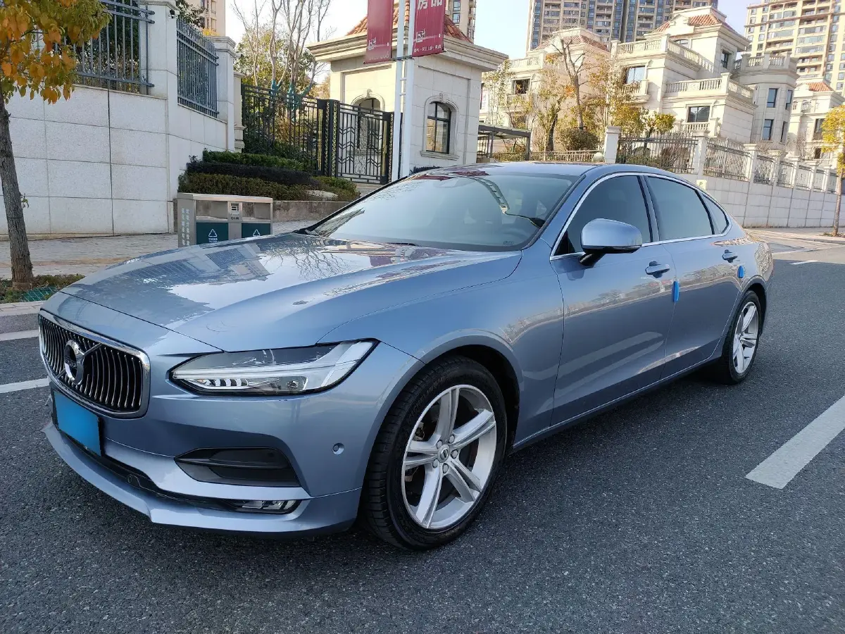 2018 Volvo S90 2.0T 190HP L4 8AT
