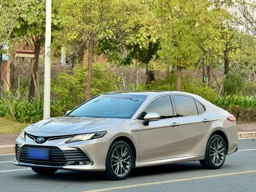 2021 Toyota Camry 2.5L 178HP L4 E-CVT Hybrid