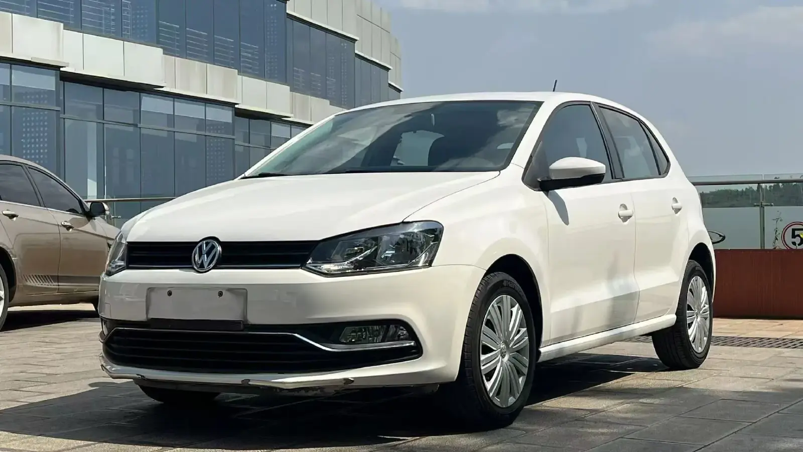 2016 Volkswagen Polo 1.6L 110HP L4 6AT