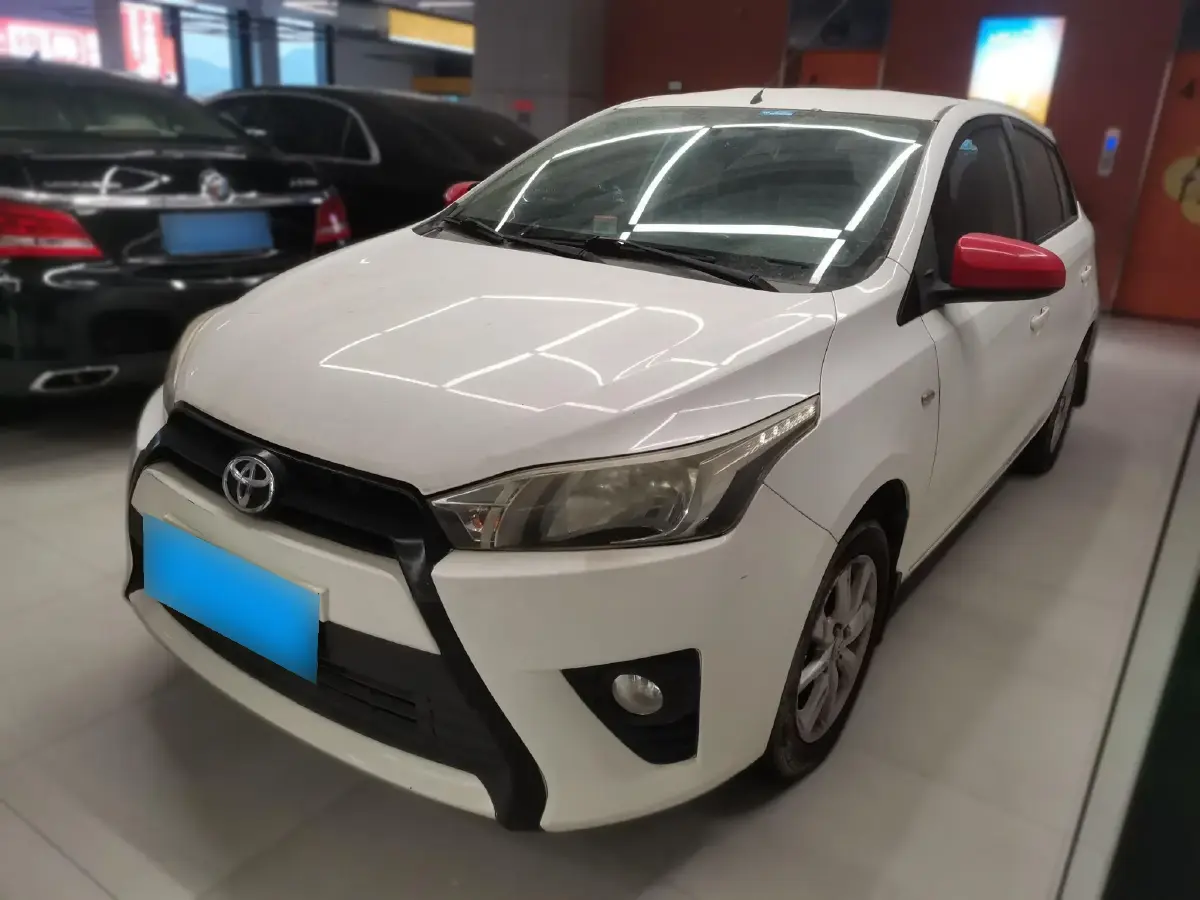 2014 Toyota Yaris L 1.5L 107HP L4 5MT