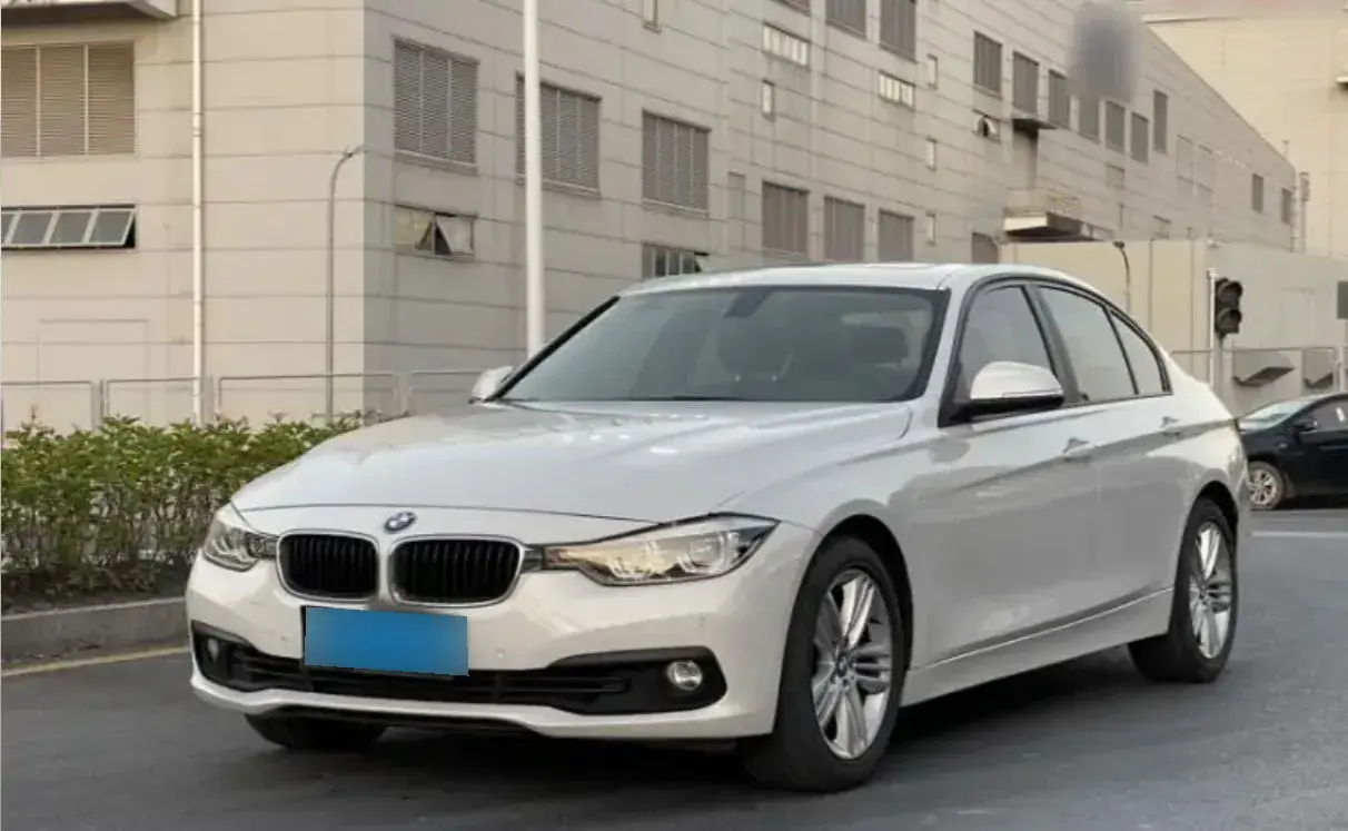 2013 BMW 3 Series 2.0T 184HP L4 8AT