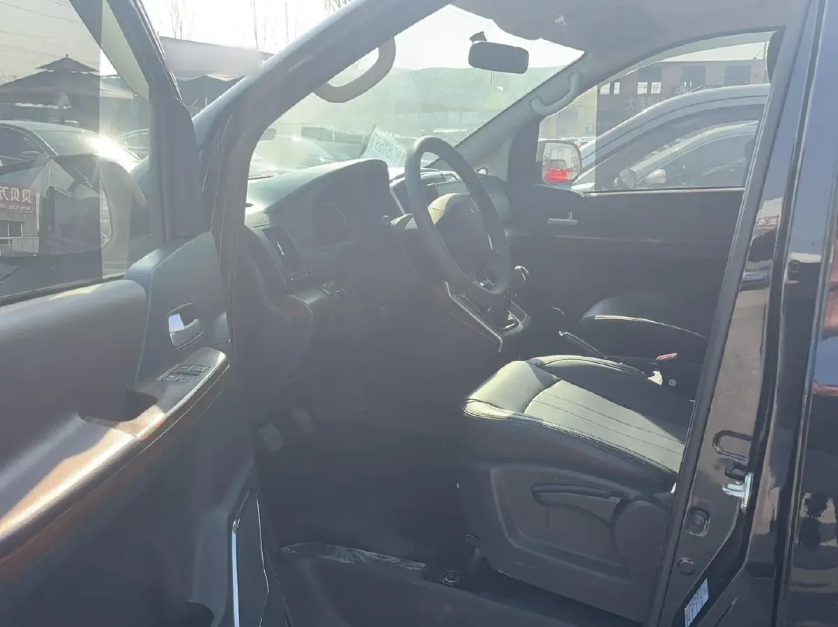 2022 DongFeng Forthing LingZhi Plus 2.0L 133HP L4 6MT,autocango,china used car exporter,china ev exporter,chinese used car exporter,chinese used ev exporter