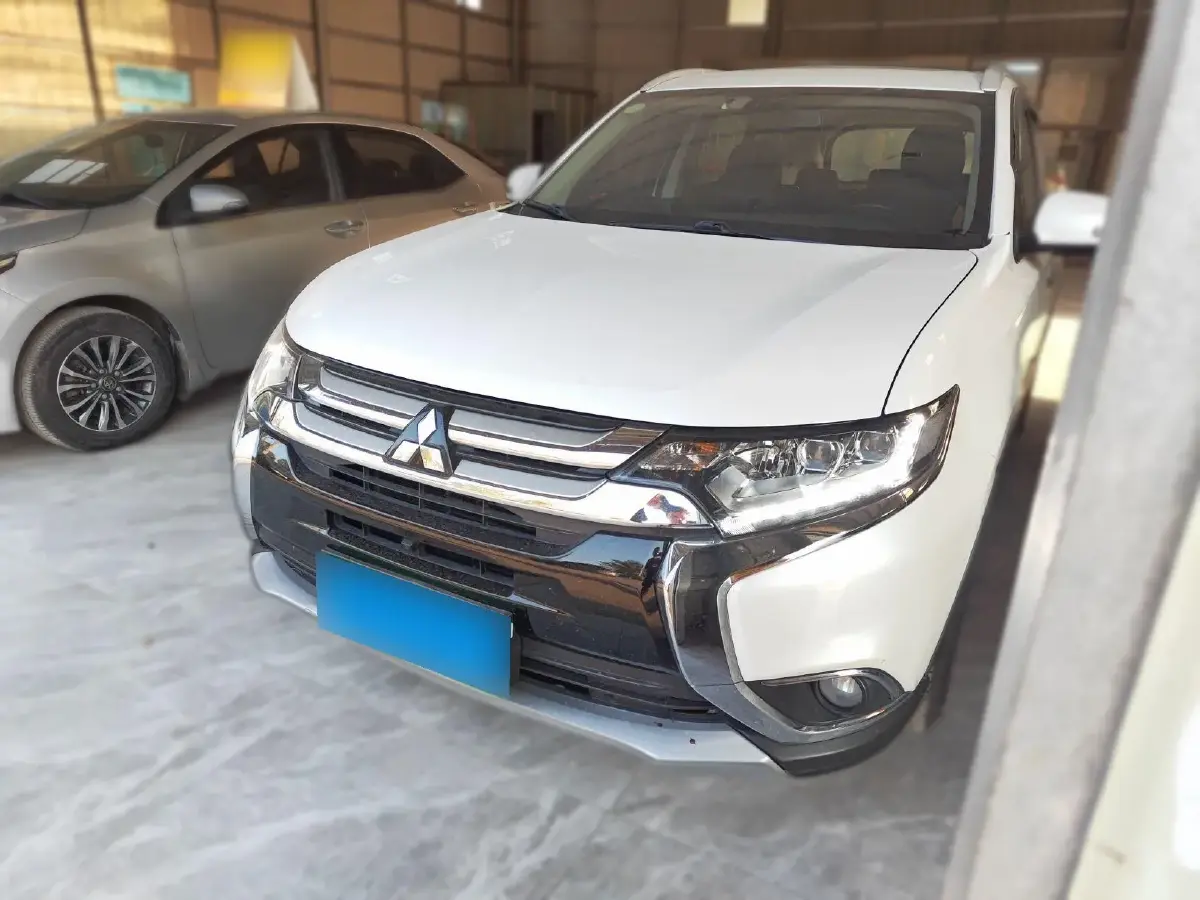 2018 Mitsubishi Outlander 2.4L 192HP L4 CVT