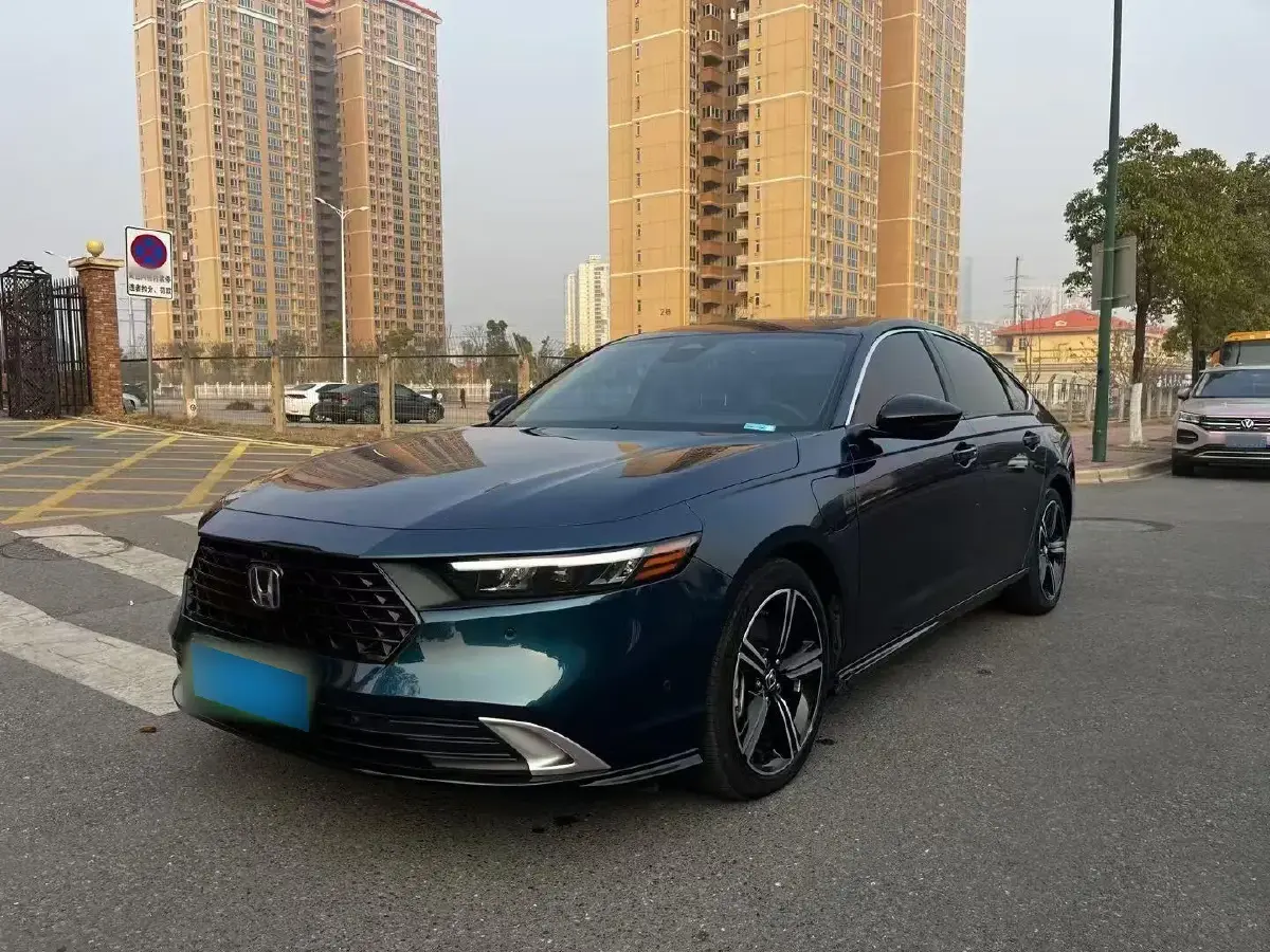 2023 Honda Accord 2.0L 148HP L4 E-CVT PHEV 17.7KWH