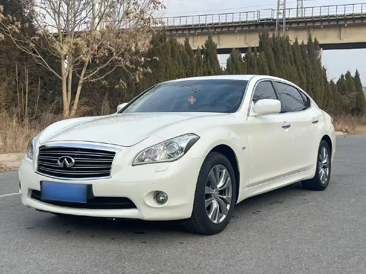 2013 Infiniti Q70 2.5L 235HP V6 7AT