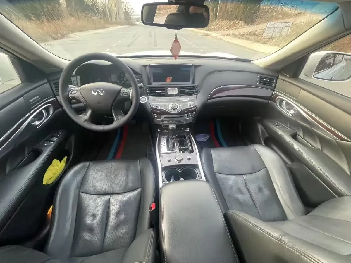 2013 Infiniti Q70 2.5L 235HP V6 7AT,autocango,china used car exporter,china ev exporter,chinese used car exporter,chinese used ev exporter