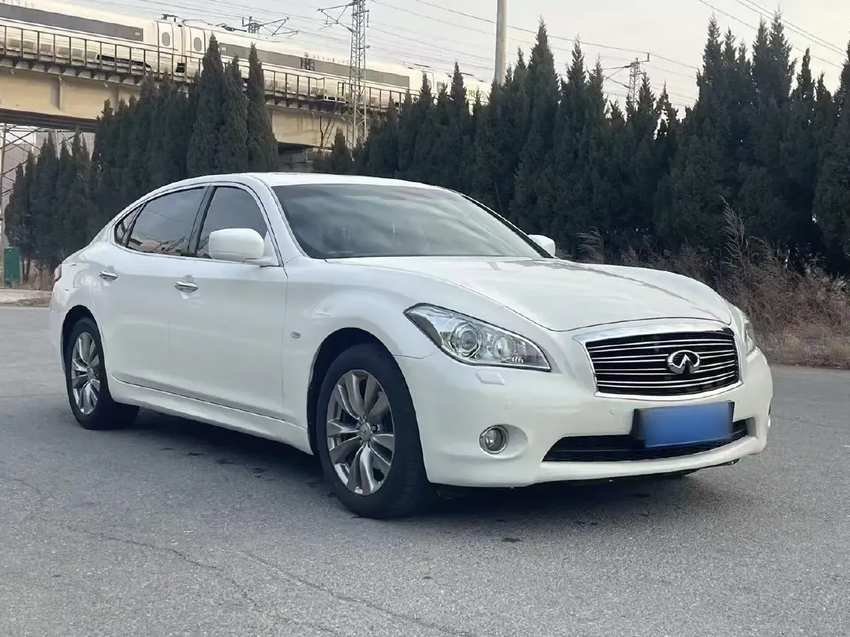 2013 Infiniti Q70 2.5L 235HP V6 7AT,autocango,china used car exporter,china ev exporter,chinese used car exporter,chinese used ev exporter