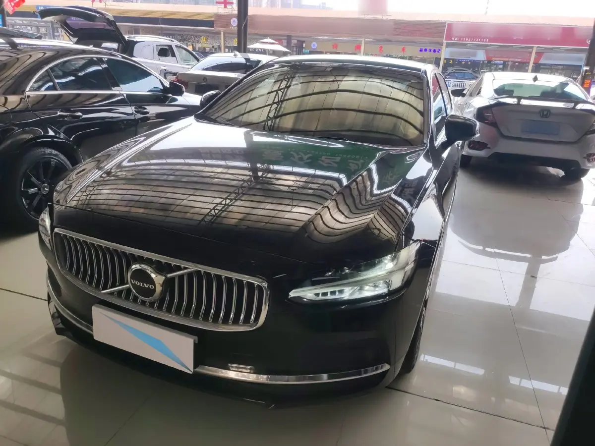 2022 Volvo S90 2.0T 250HP L4 8AT
