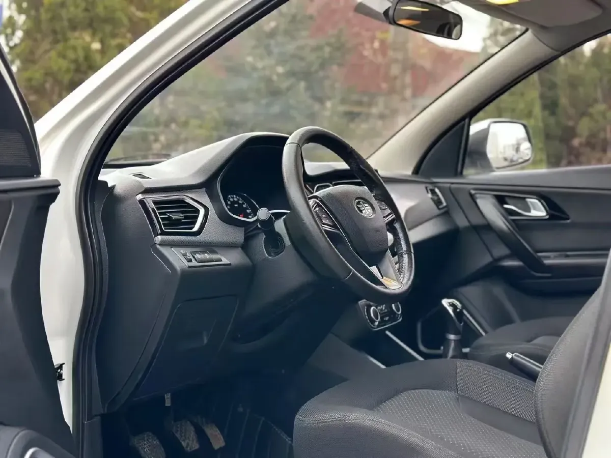 2017 FAW Senia R7 1.6L 116HP L4 5MT,autocango,china used car exporter,china ev exporter,chinese used car exporter,chinese used ev exporter