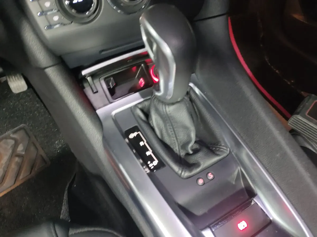 2016 DS 6 1.6T 167HP L4 6AT,autocango,china used car exporter,china ev exporter,chinese used car exporter,chinese used ev exporter