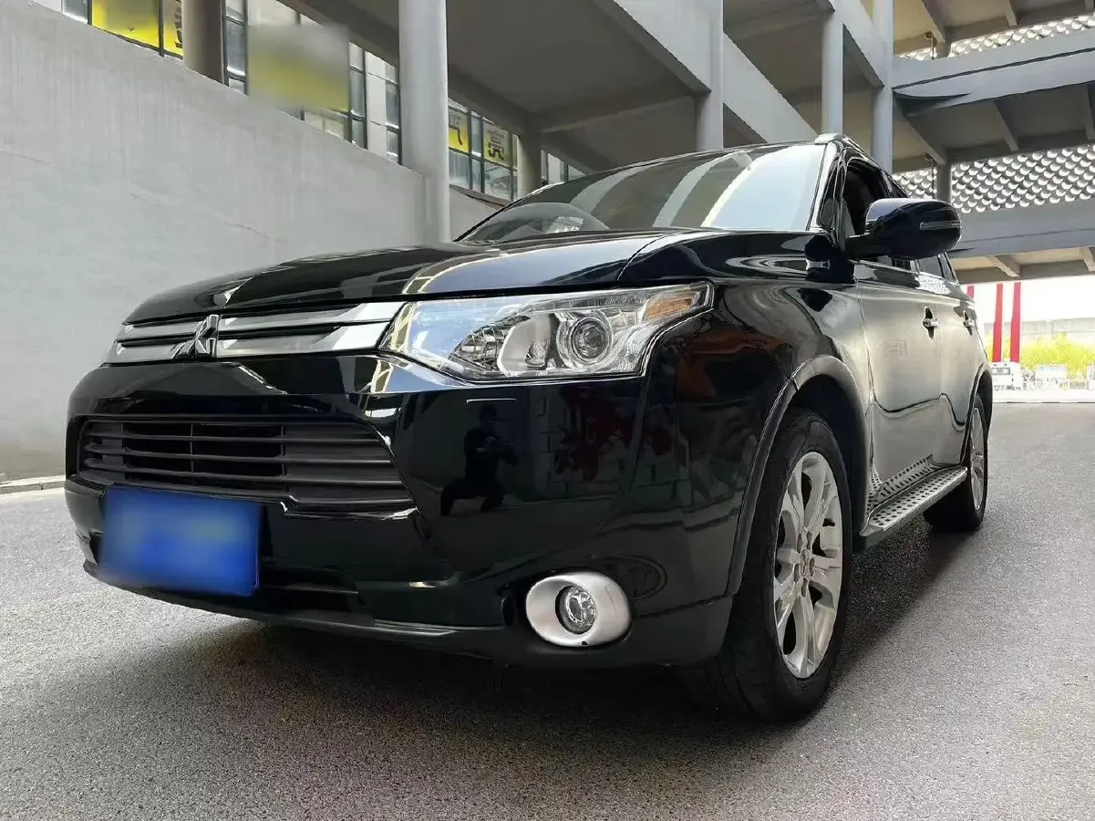 2014 Mitsubishi Outlander 2.4L 169HP L4 CVT 2014 Mitsubishi Outlander 2.4L 169HP L4 CVT