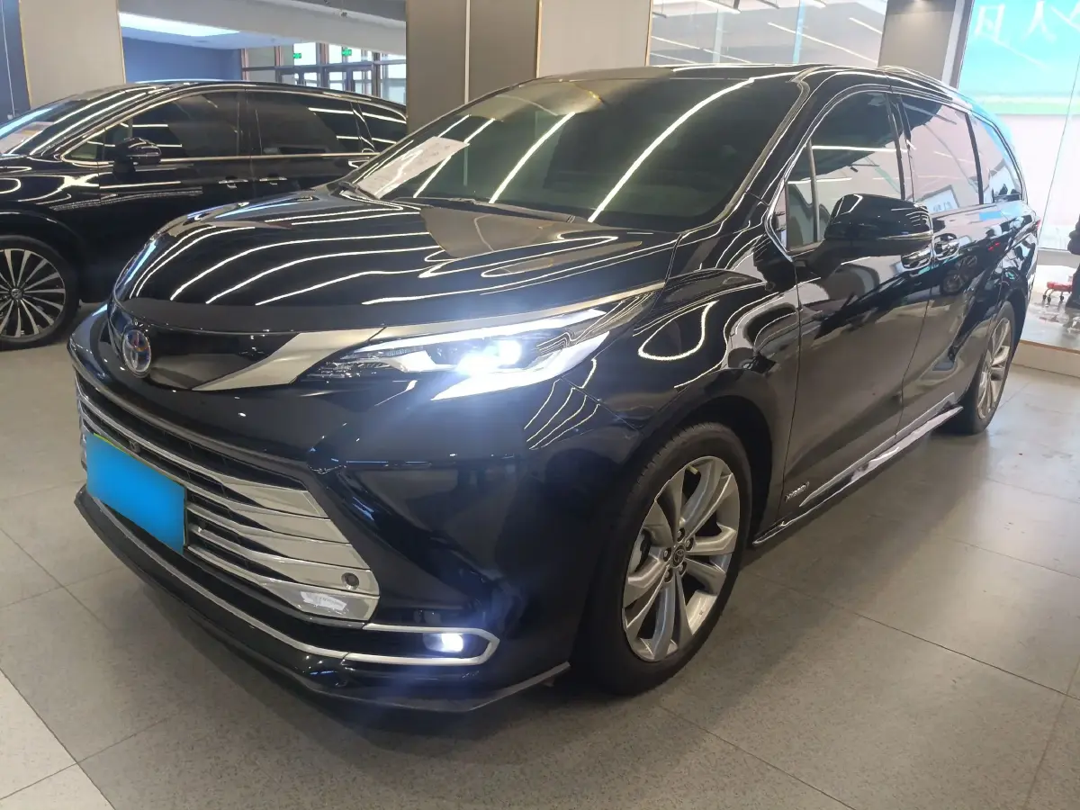 2021 Toyota Sienna 2.5L 192HP L4 E-CVT Hybrid