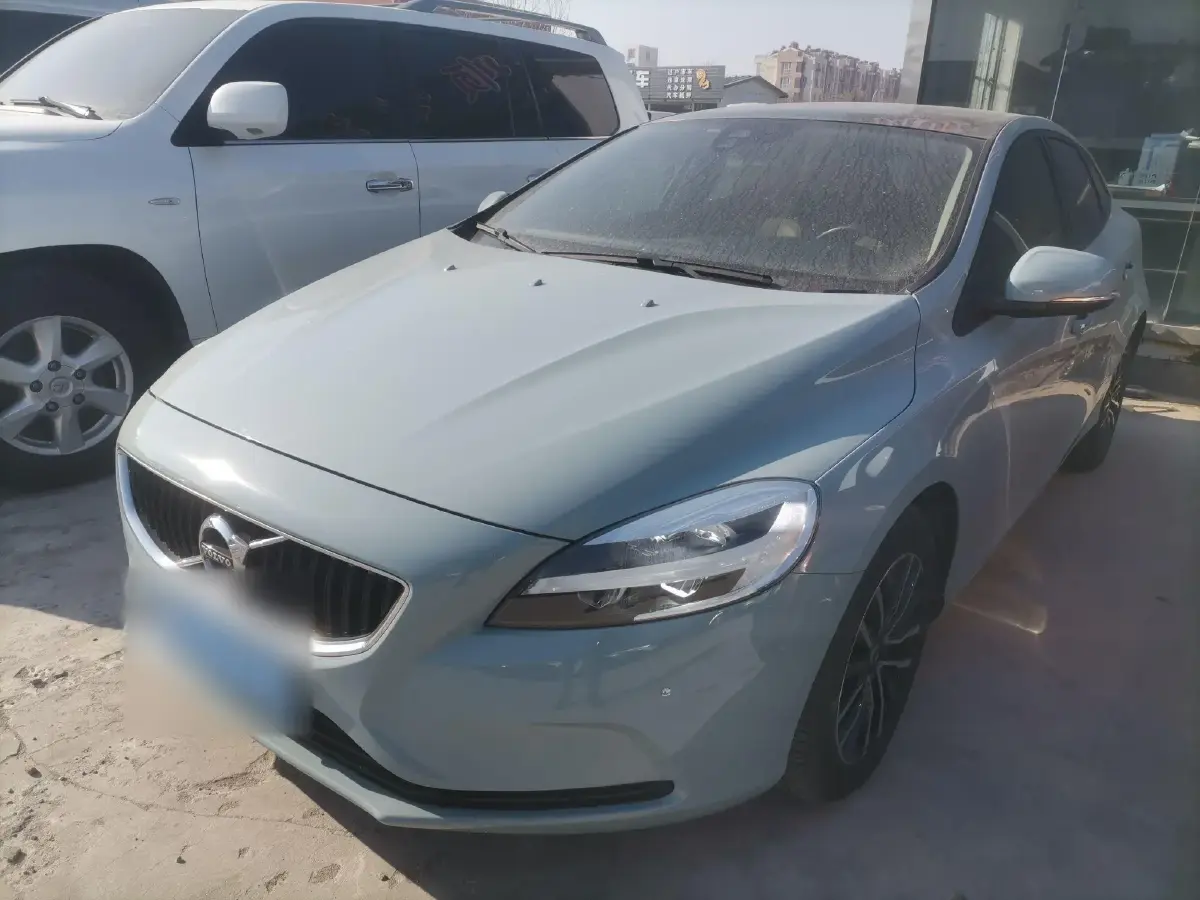 2018 Volvo V40 1.5T 152HP L4 6AT