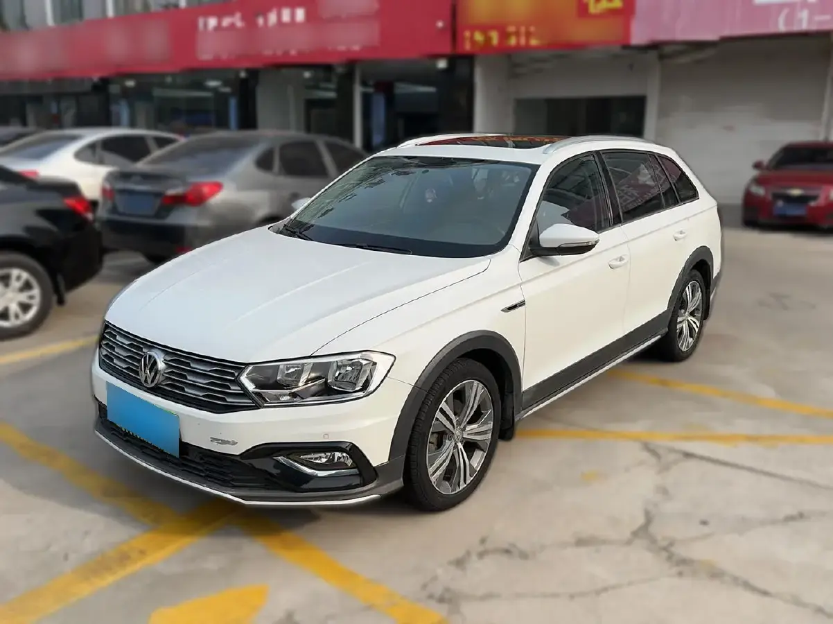 2017 Volkswagen C-Trek 1.6L 110HP L4 5MT