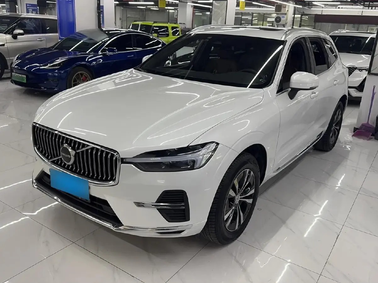 2024 Volvo XC60 2.0T 250HP L4 8AT