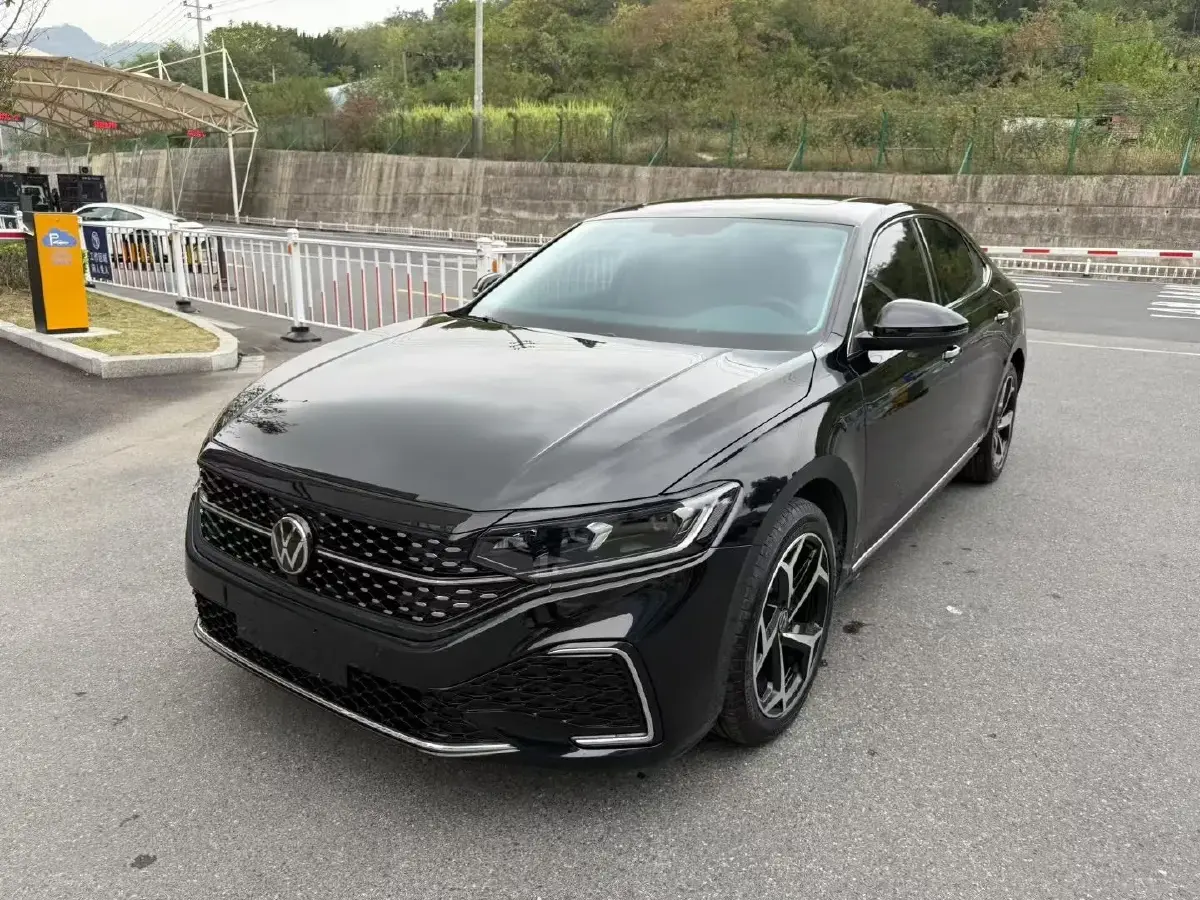 2023 Volkswagen Passat 2.0T 186HP L4 7DCT