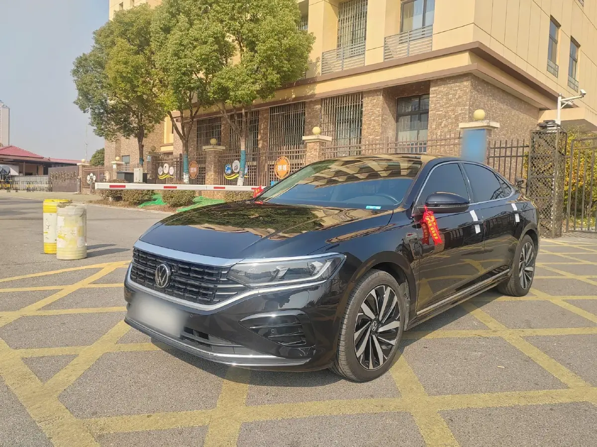 2023 Volkswagen Passat 2.0T 186HP L4 7DCT