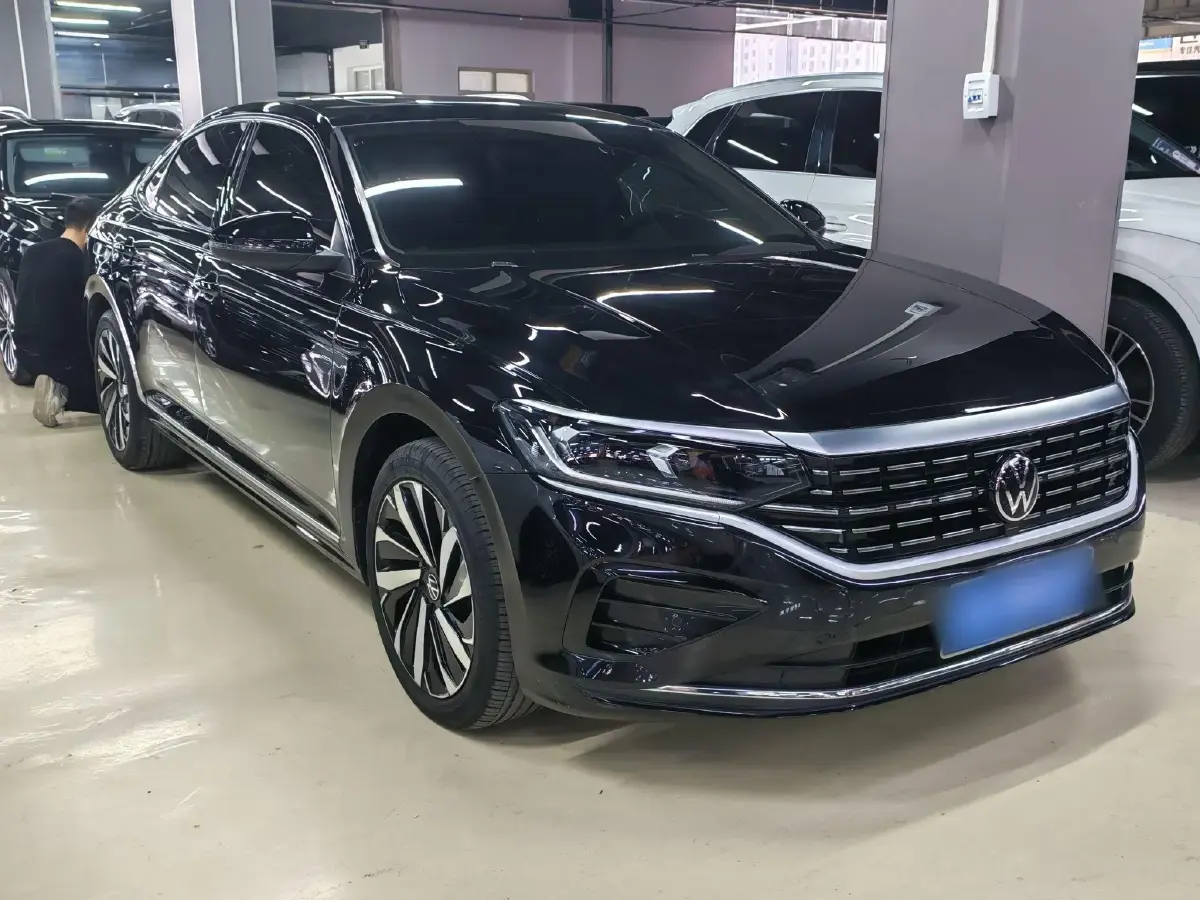 2022 Volkswagen Passat 2.0T 186HP L4 7DCT
