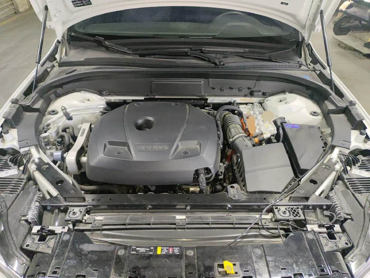 2021 Volvo XC60 PHEV 2.0T 303HP L4 8AT PHEV 11.6KWH,autocango,china used car exporter,china ev exporter,chinese used car exporter,chinese used ev exporter