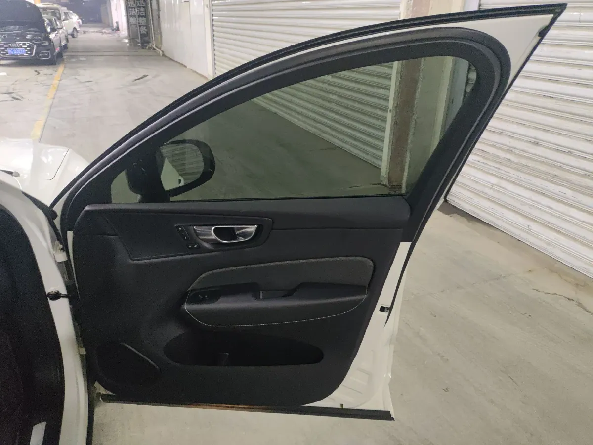 2021 Volvo XC60 PHEV 2.0T 303HP L4 8AT PHEV 11.6KWH,autocango,china used car exporter,china ev exporter,chinese used car exporter,chinese used ev exporter