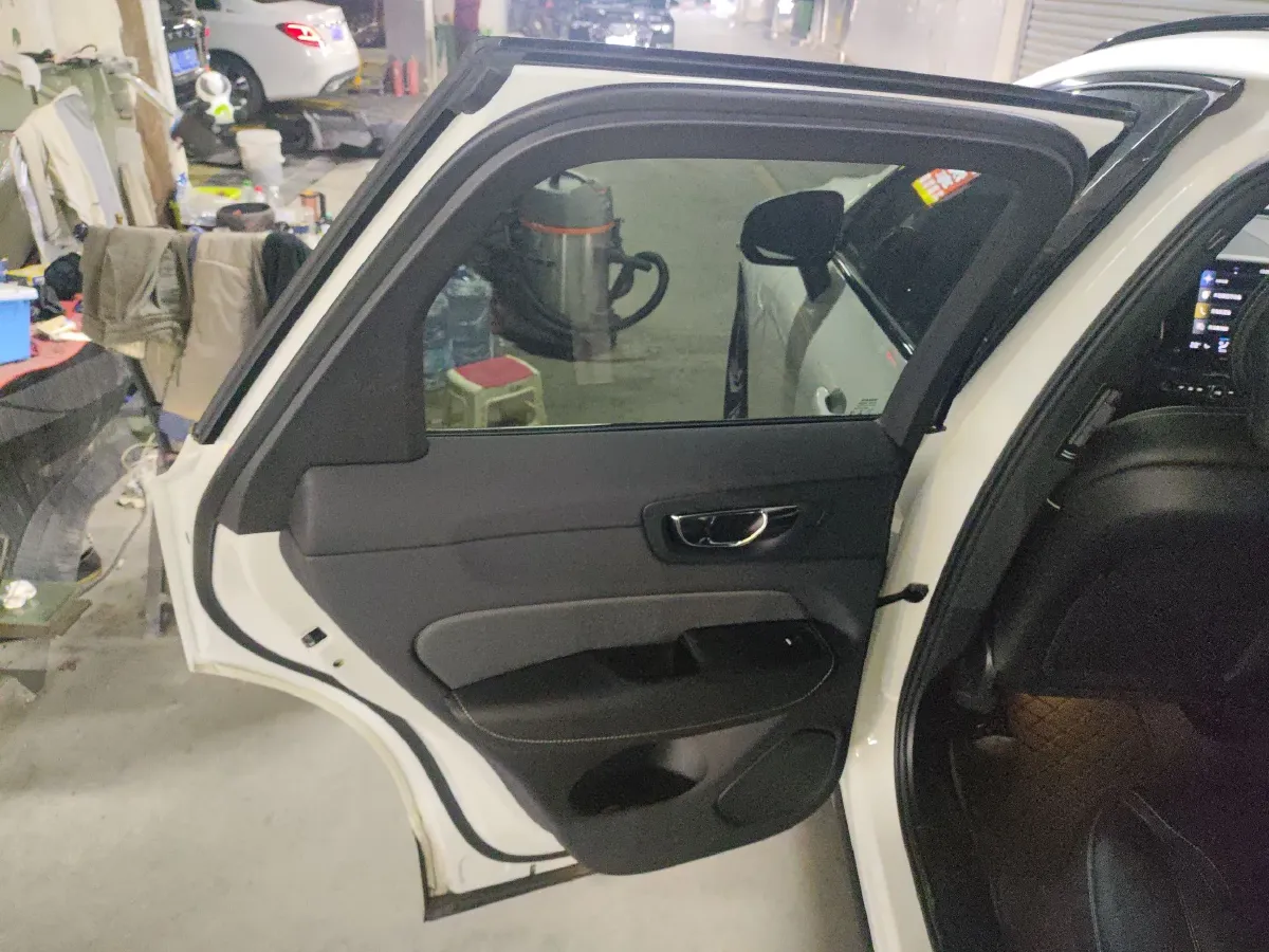 2021 Volvo XC60 PHEV 2.0T 303HP L4 8AT PHEV 11.6KWH,autocango,china used car exporter,china ev exporter,chinese used car exporter,chinese used ev exporter