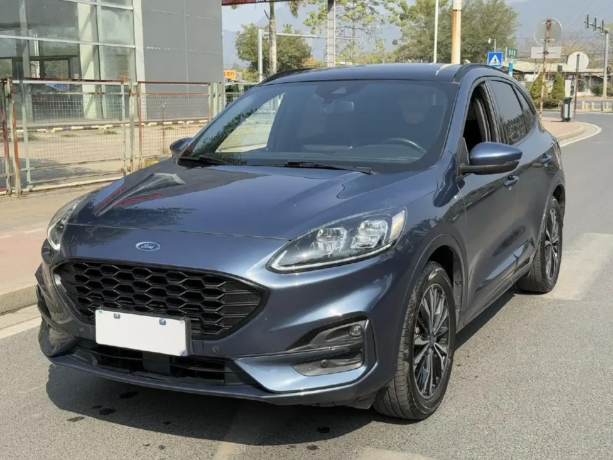 2020 Ford Escape 2.0T 248HP L4 8AT