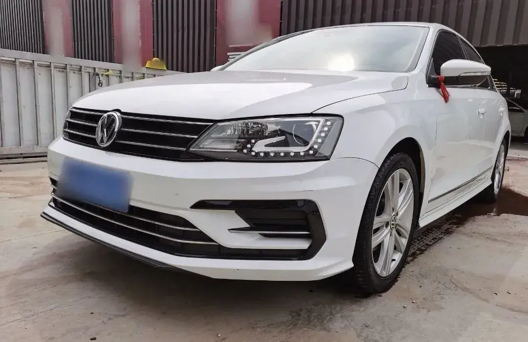 2018 Volkswagen Sagitar 1.4T 150HP L4 7DCT