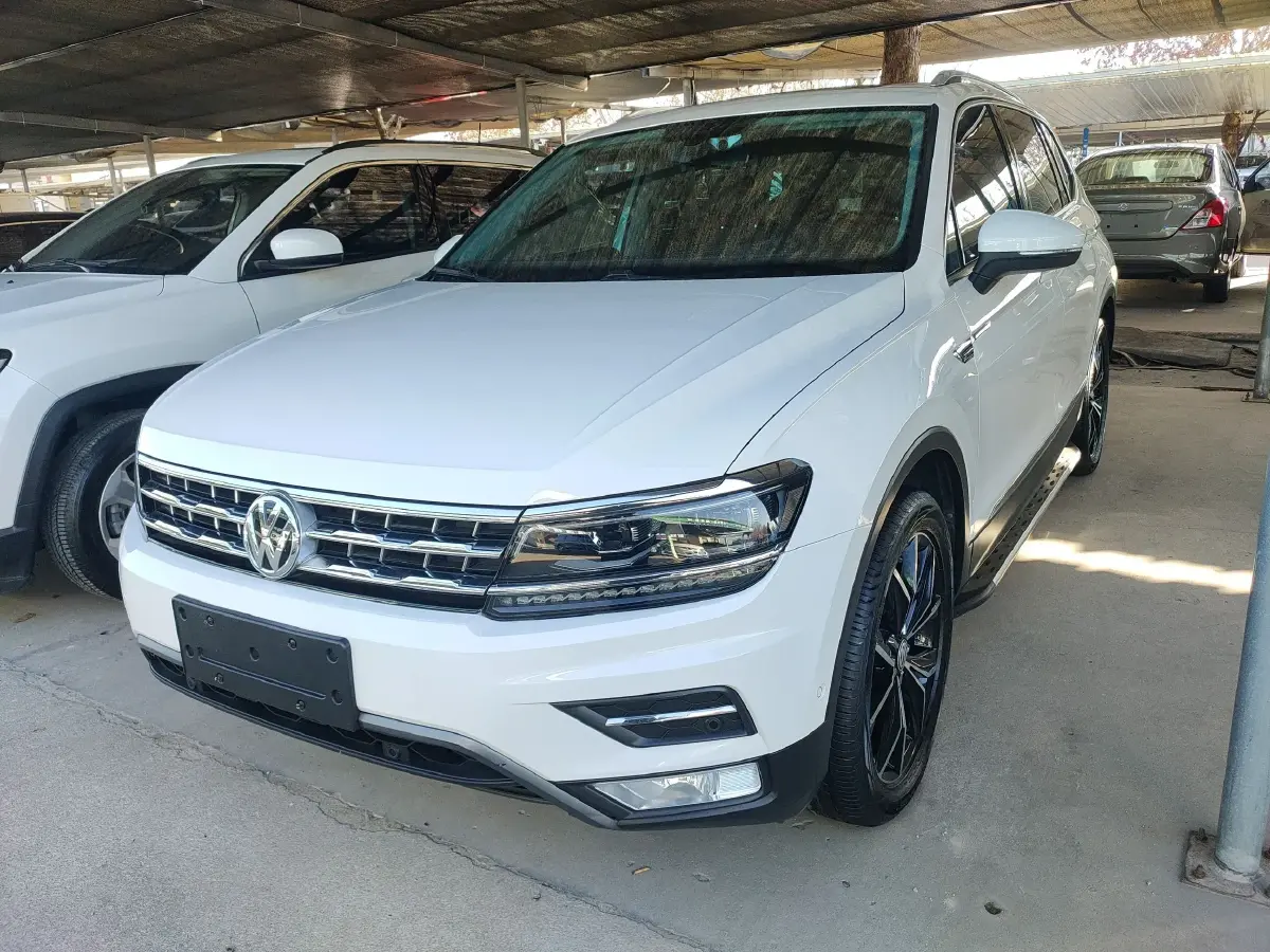 2017 Volkswagen Tiguan L 1.8T 180HP L4 7DCT