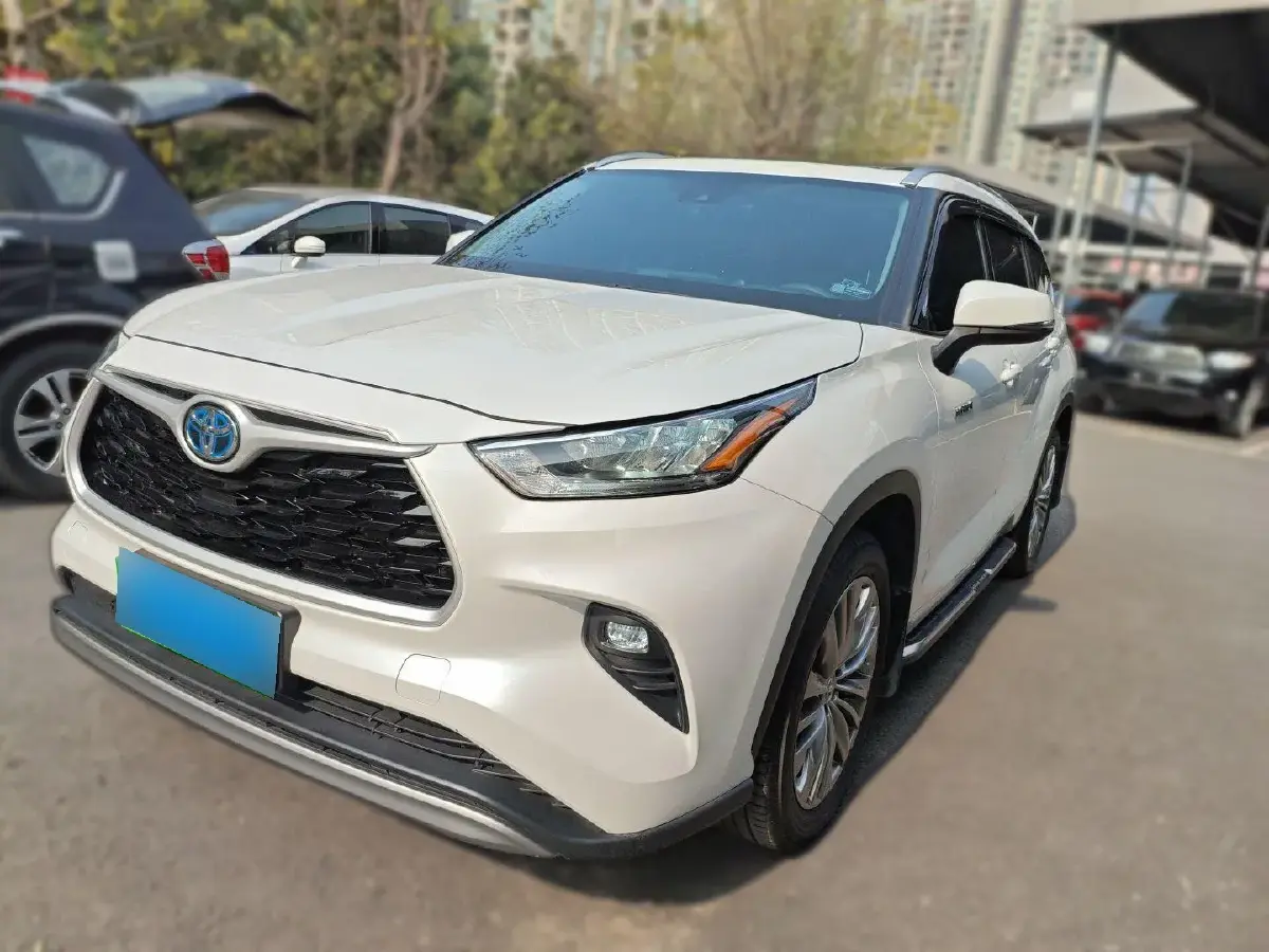 2023 Toyota Highlander 2.5L 189HP L4 E-CVT Hybrid