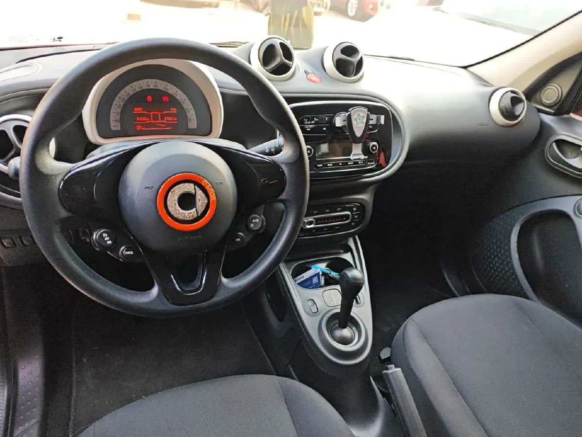 2016 Smart smart forfour 1.0L 71HP L3 6DCT,autocango,china used car exporter,china ev exporter,chinese used car exporter,chinese used ev exporter