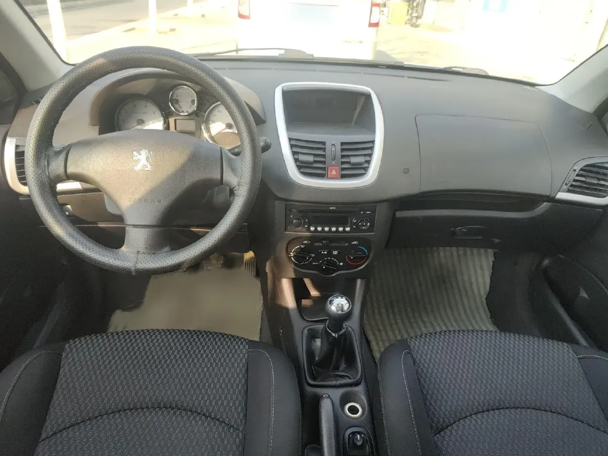 2011 Peugeot 207 1.4L 76HP L4 5MT,autocango,china used car exporter,china ev exporter,chinese used car exporter,chinese used ev exporter