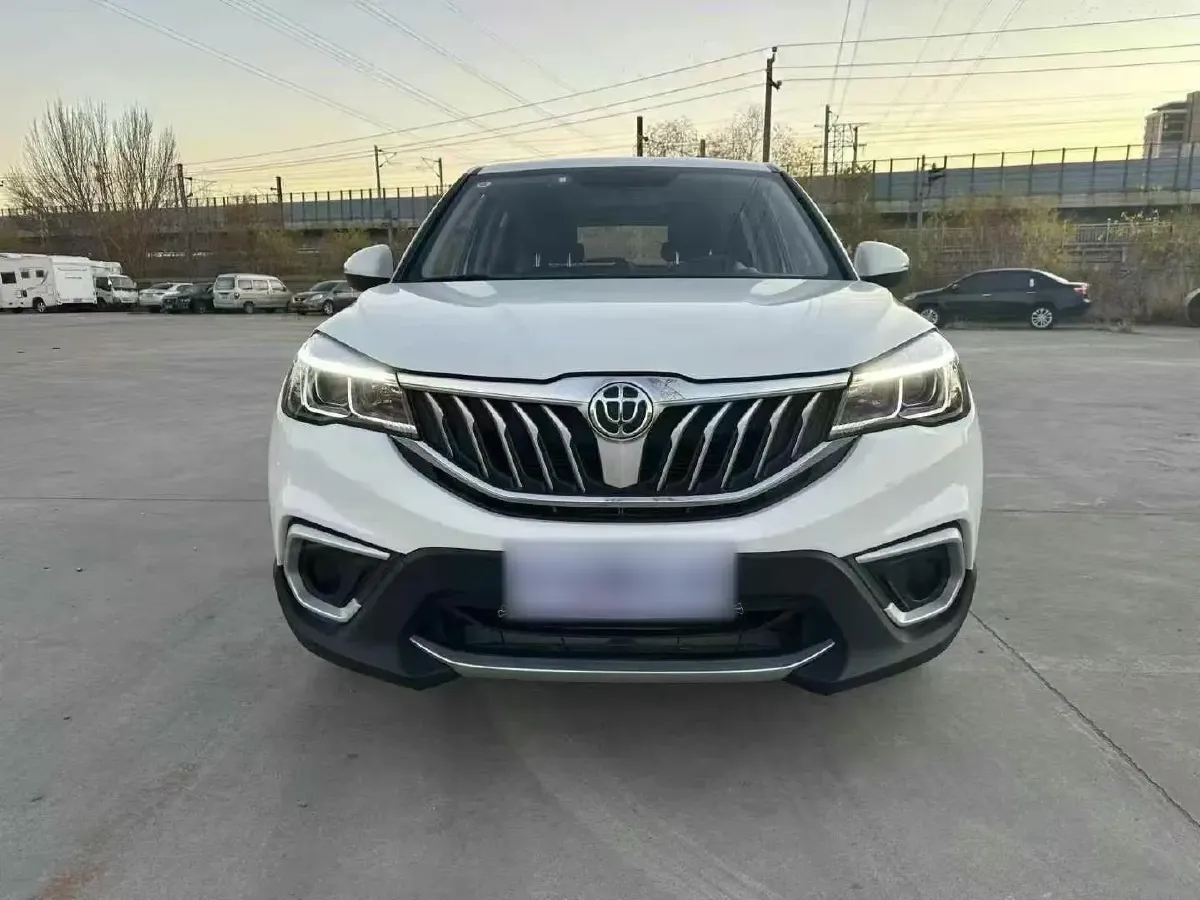 2017 Brilliance Auto V3 1.5L 112HP L4 5AT,autocango,china used car exporter,china ev exporter,chinese used car exporter,chinese used ev exporter