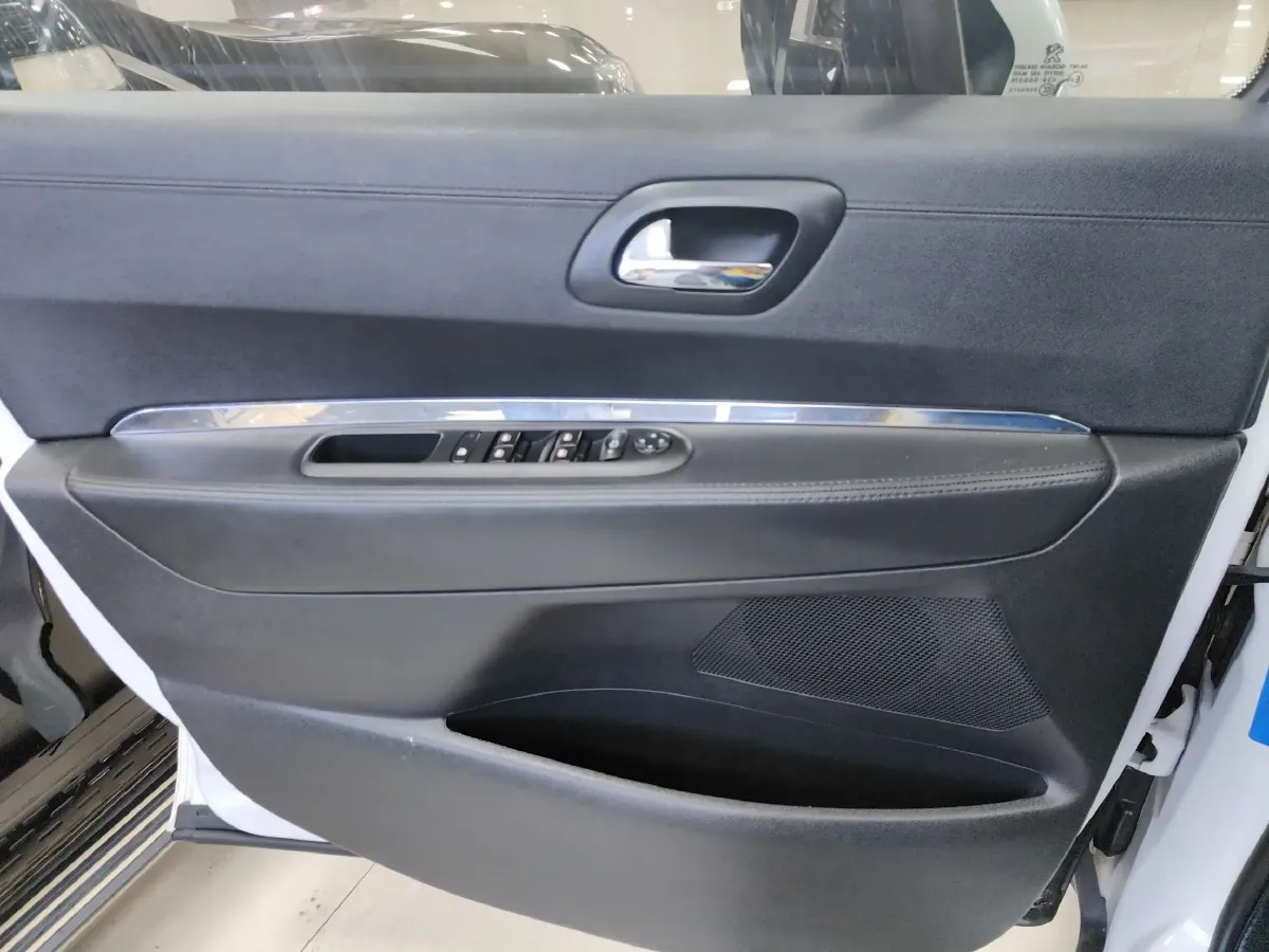 2013 Peugeot 3008 1.6T 163HP L4 6AT,autocango,china used car exporter,china ev exporter,chinese used car exporter,chinese used ev exporter