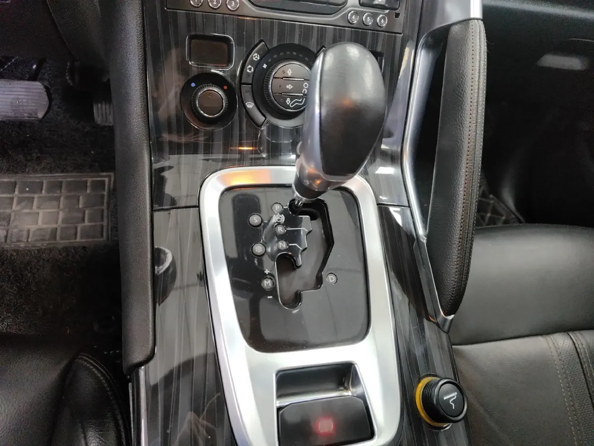 2013 Peugeot 3008 1.6T 163HP L4 6AT,autocango,china used car exporter,china ev exporter,chinese used car exporter,chinese used ev exporter