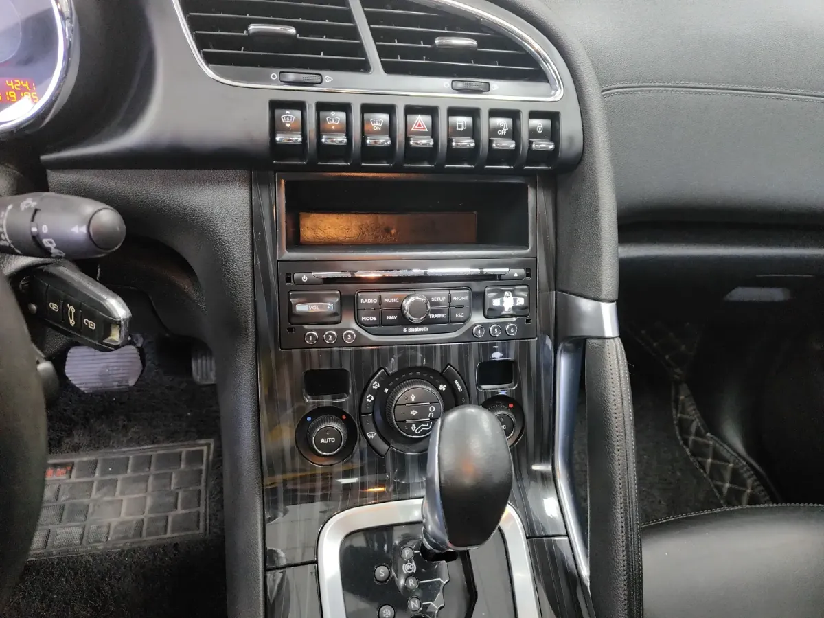 2013 Peugeot 3008 1.6T 163HP L4 6AT,autocango,china used car exporter,china ev exporter,chinese used car exporter,chinese used ev exporter