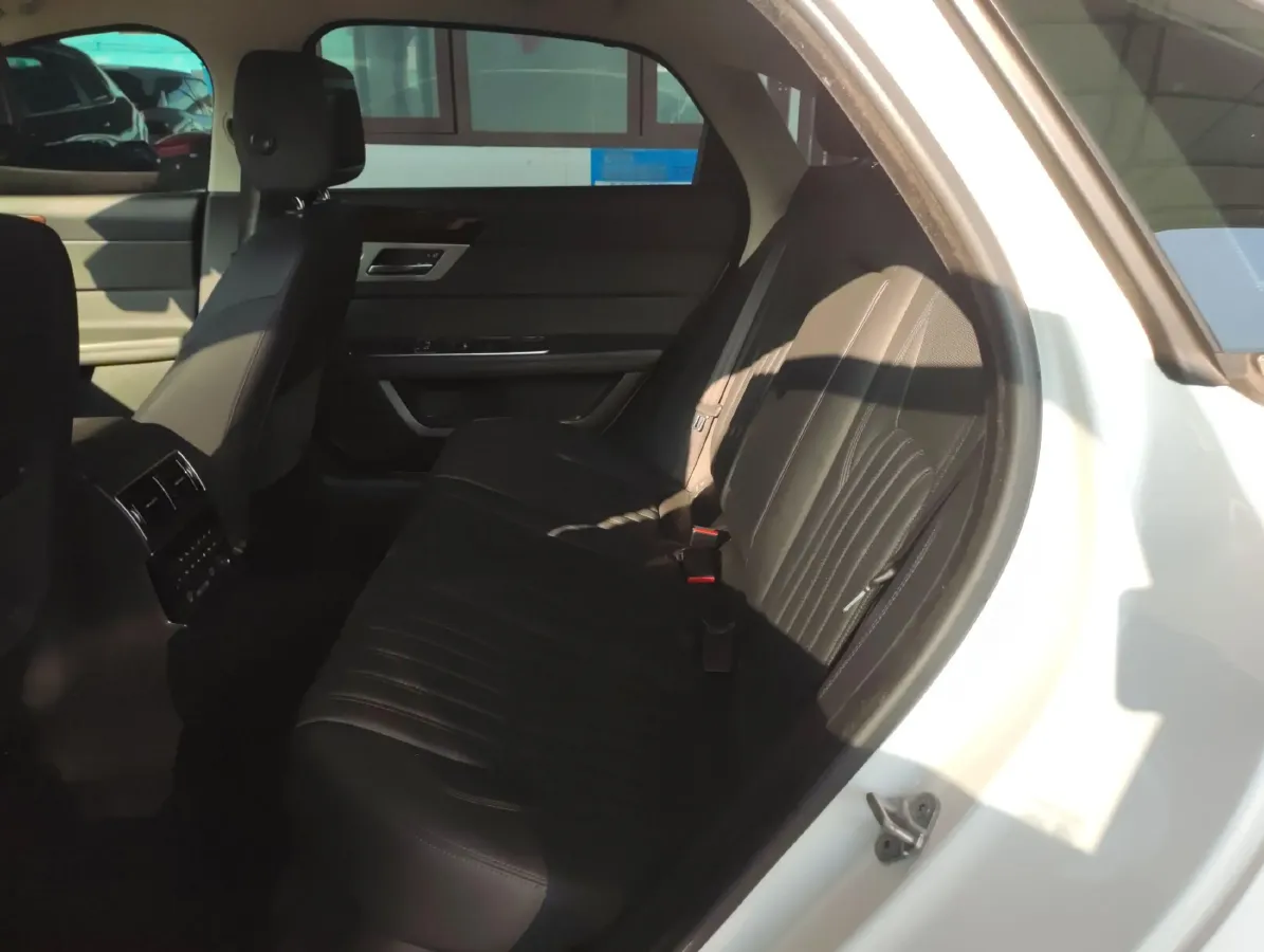 2017 Jaguar XFL 2.0T 240HP L4 8AT,autocango,china used car exporter,china ev exporter,chinese used car exporter,chinese used ev exporter