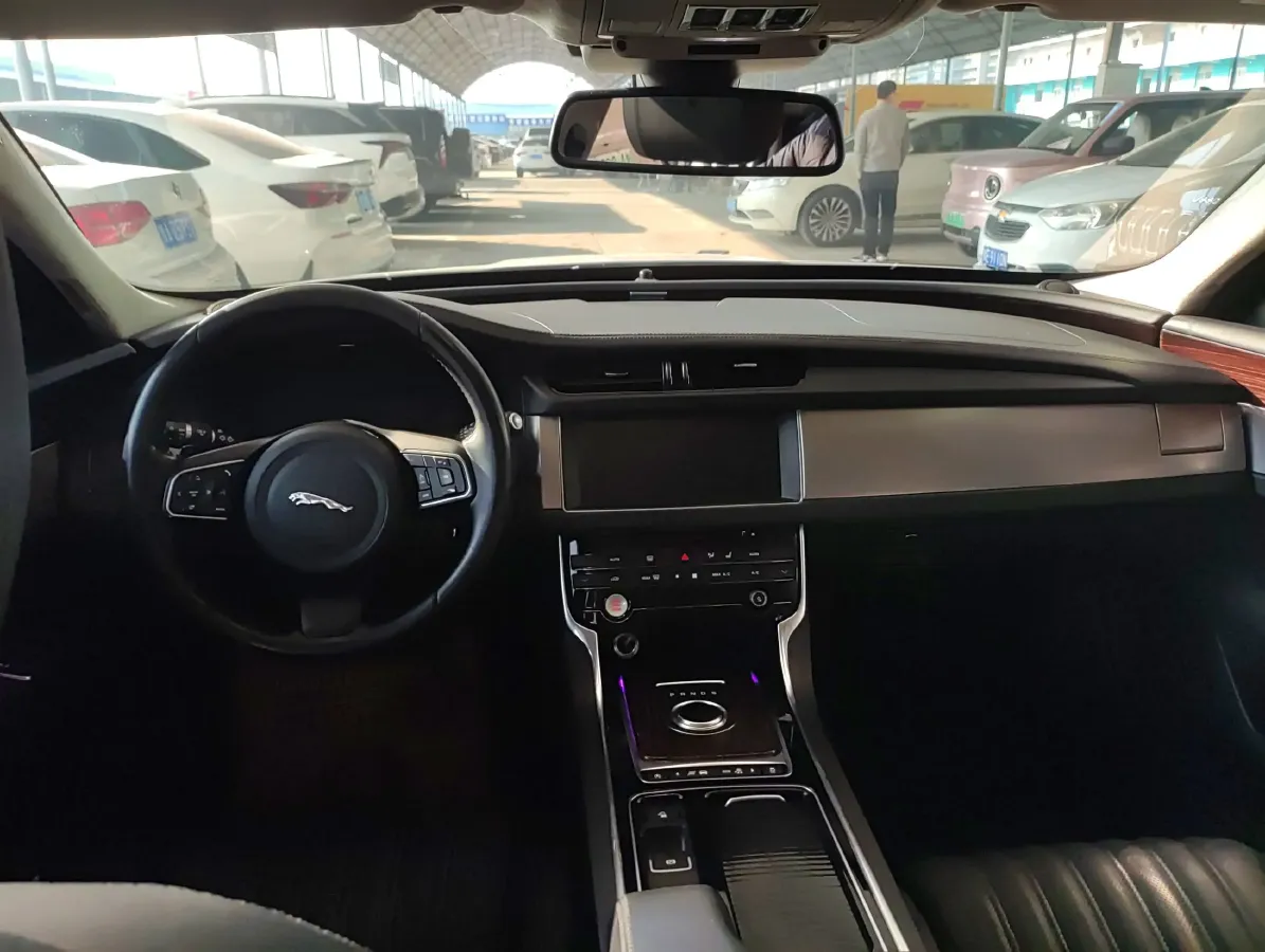 2017 Jaguar XFL 2.0T 240HP L4 8AT,autocango,china used car exporter,china ev exporter,chinese used car exporter,chinese used ev exporter