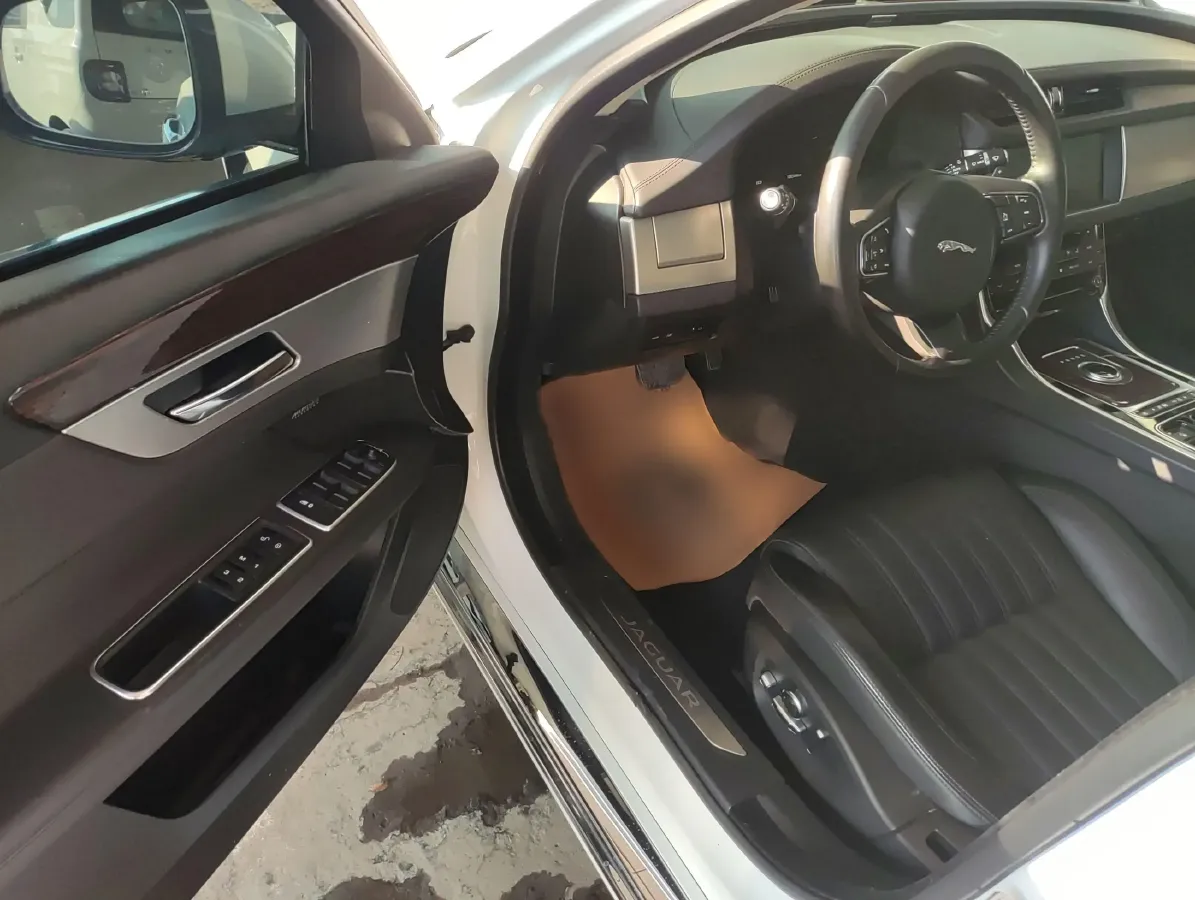 2017 Jaguar XFL 2.0T 240HP L4 8AT,autocango,china used car exporter,china ev exporter,chinese used car exporter,chinese used ev exporter