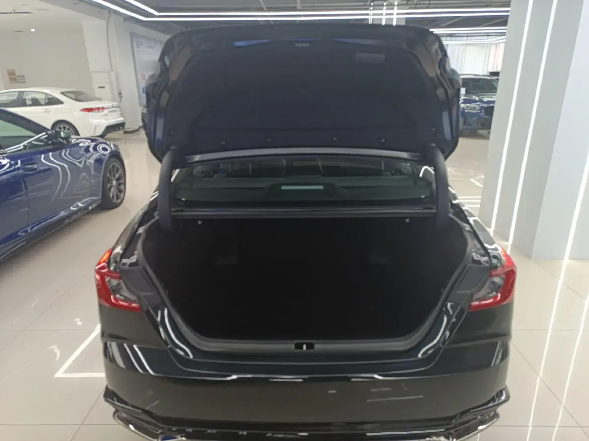 2024 Toyota Camry 2.0L 152HP L4 E-CVT Hybrid,autocango,china used car exporter,china ev exporter,chinese used car exporter,chinese used ev exporter