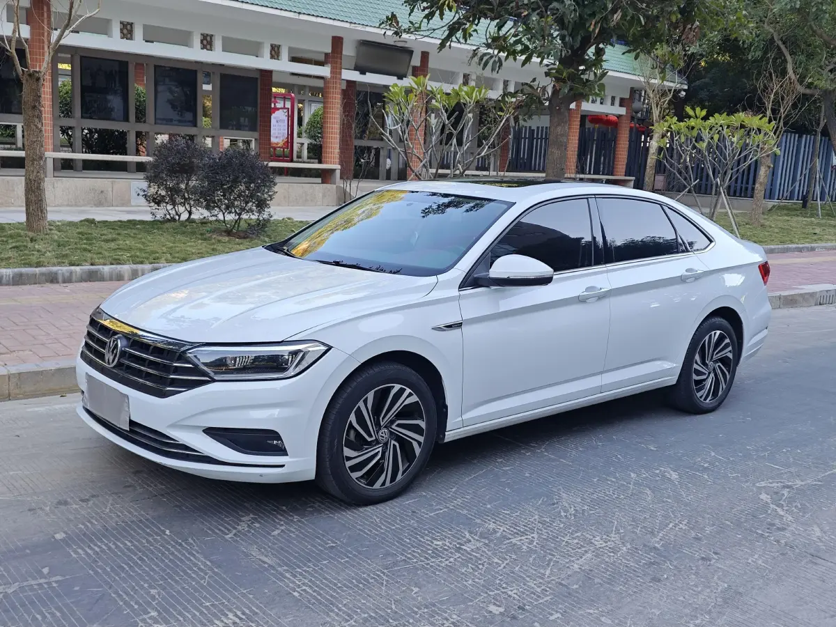 2021 Volkswagen Sagitar 1.2T 116HP L4 7DCT