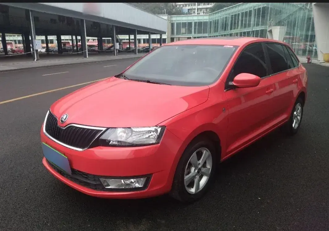 2016 Skoda Rapid Spaceback 1.6L 110HP L4 6AT