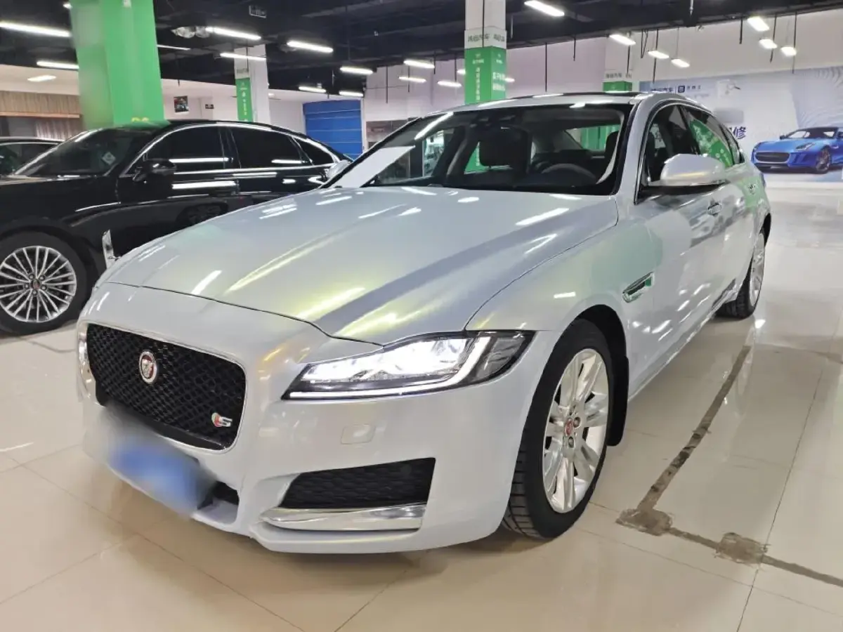 2018 Jaguar XFL 2.0T 250HP L4 8AT
