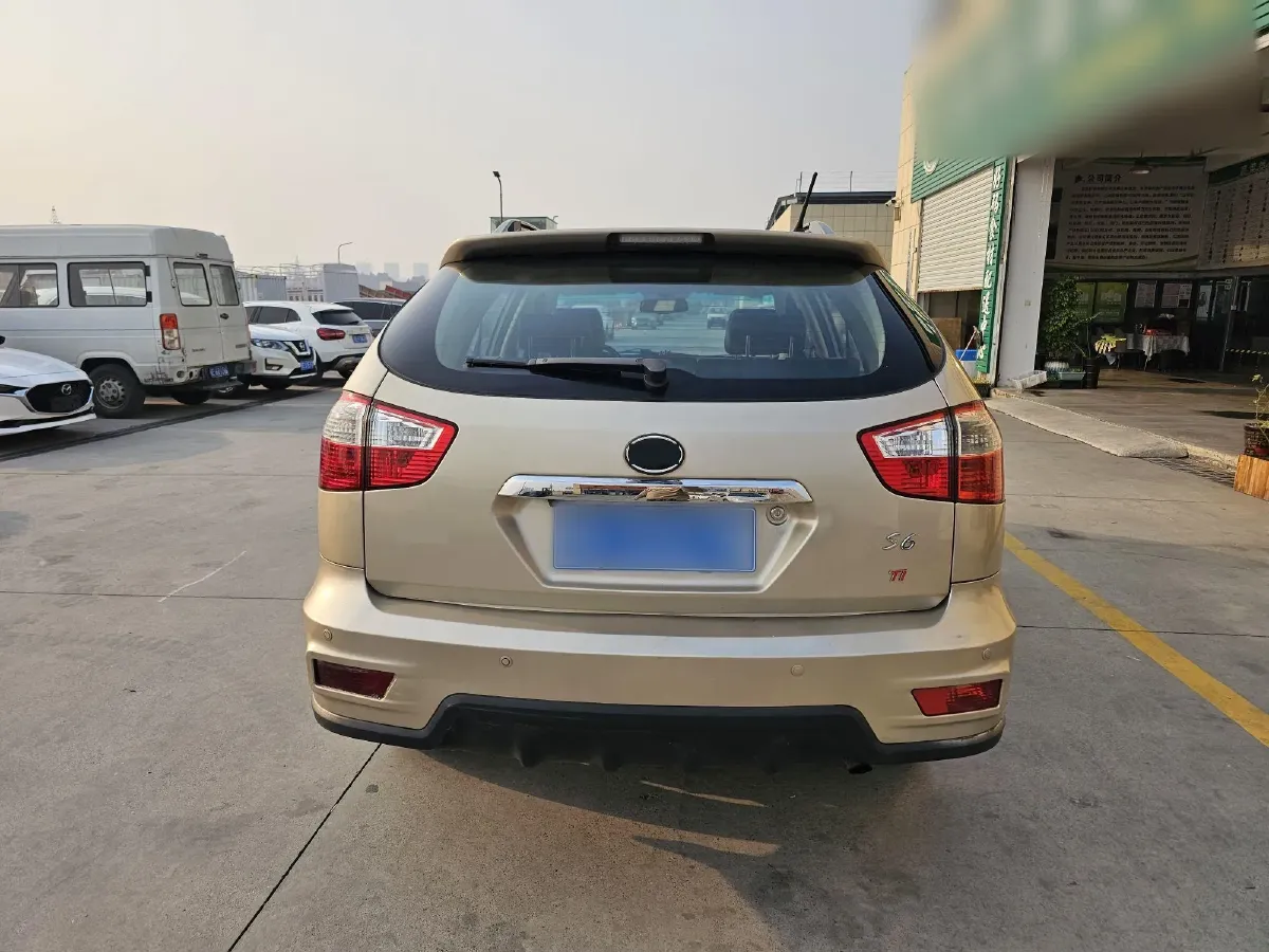 2014 BYD S6 1.5T 154HP L4 6MT,autocango,china used car exporter,china ev exporter,chinese used car exporter,chinese used ev exporter