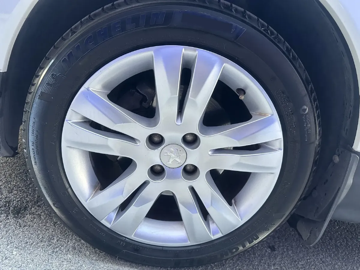 2013 Peugeot 3008 1.6T 163HP L4 6AT,autocango,china used car exporter,china ev exporter,chinese used car exporter,chinese used ev exporter