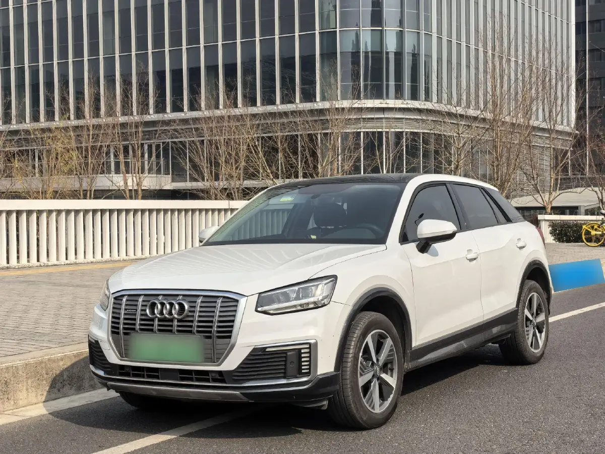 2019 Audi Q2L e-tron BEV 39.7KWH