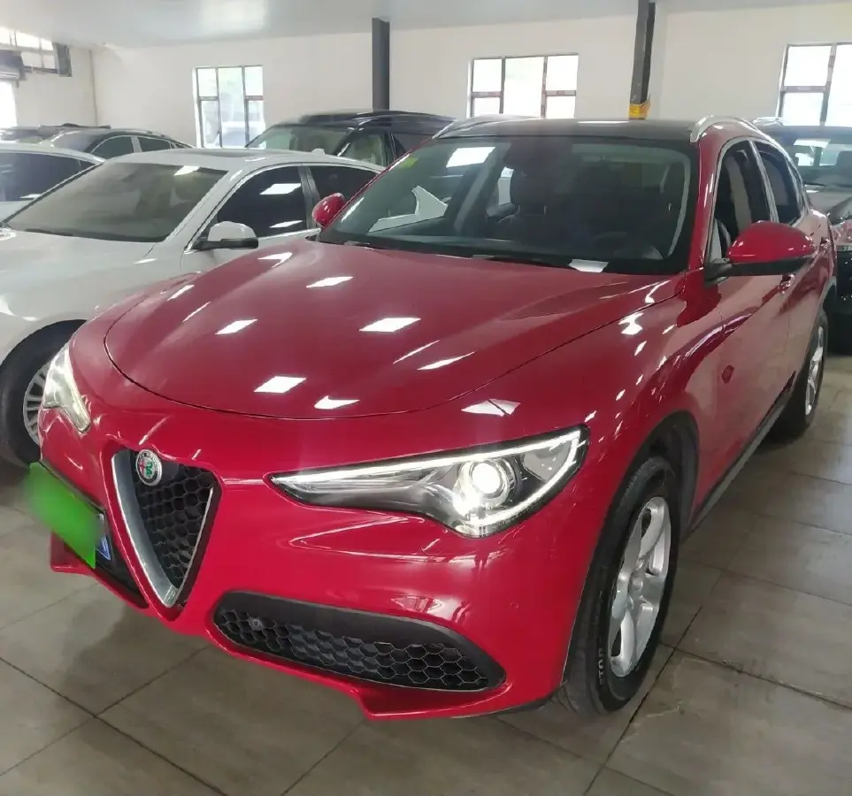 2017 Alfa Romeo Stelvio 2.0T 200HP L4 8AT