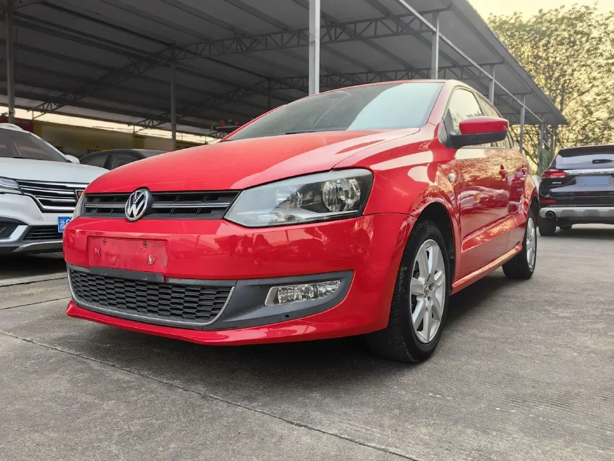 2013 Volkswagen Polo 1.4L 86HP L4 6AT